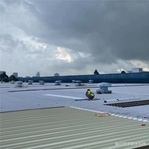 建筑防水卷材在屋面与化工罐体防护中的应用
